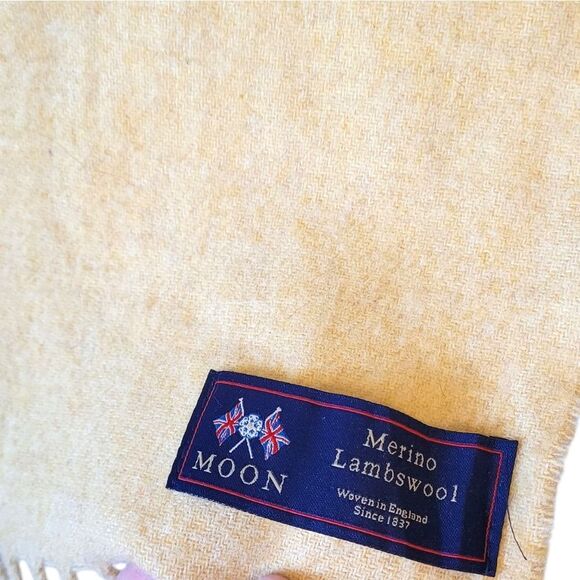 Moon Unisex Light Yellow 100% Lambswool Fringe Scarf - Picture 4 of 5